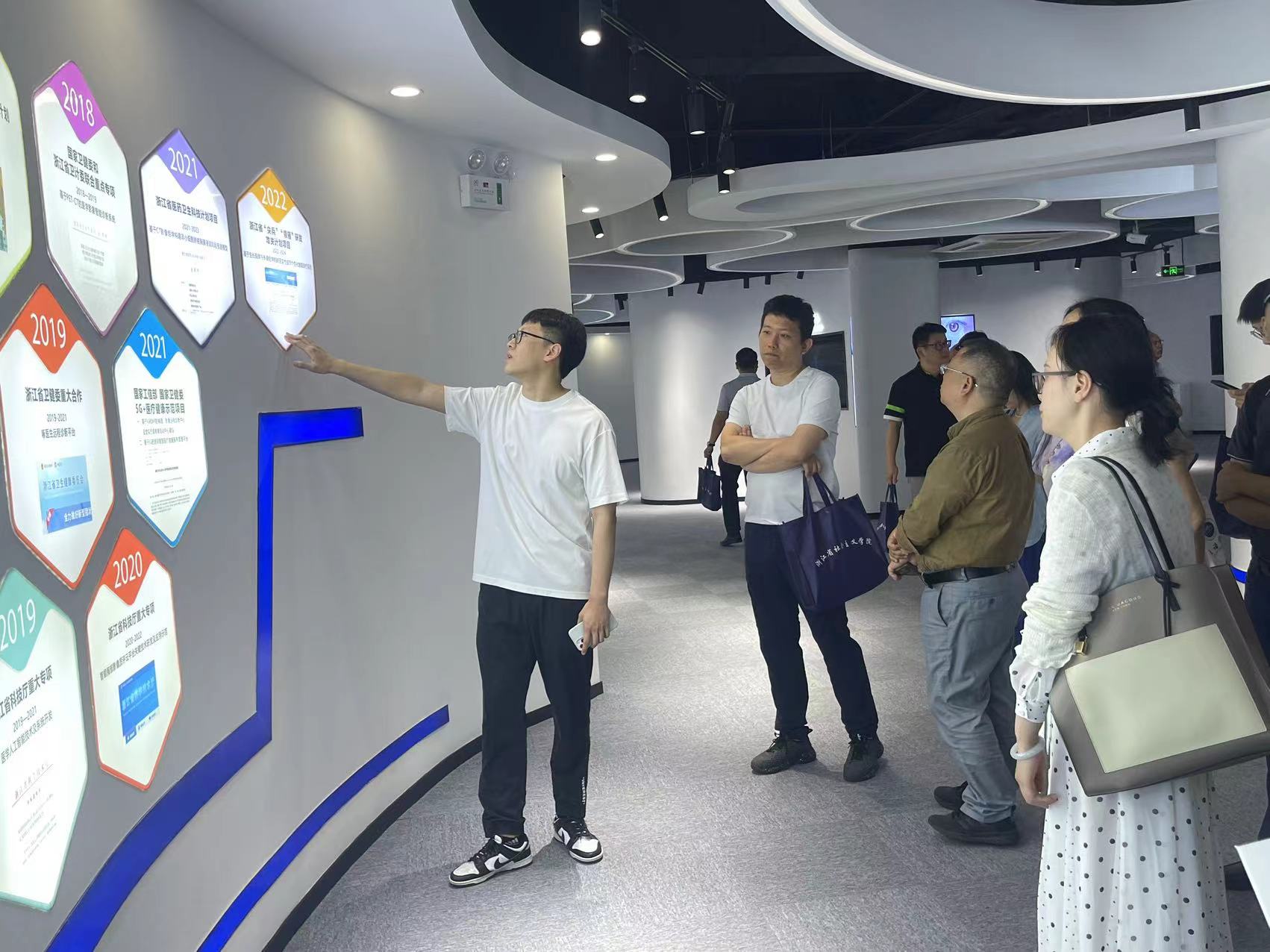 民盟浙江省委会考察团一行莅临健培科技旅行考察-新闻动态|健培科技